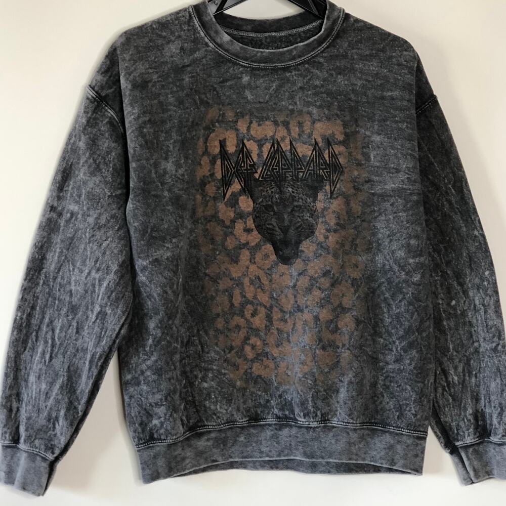 Def Leppard Sweat Shirt Small Grey Band Tee Graphic Black Animal Print Bludgeon